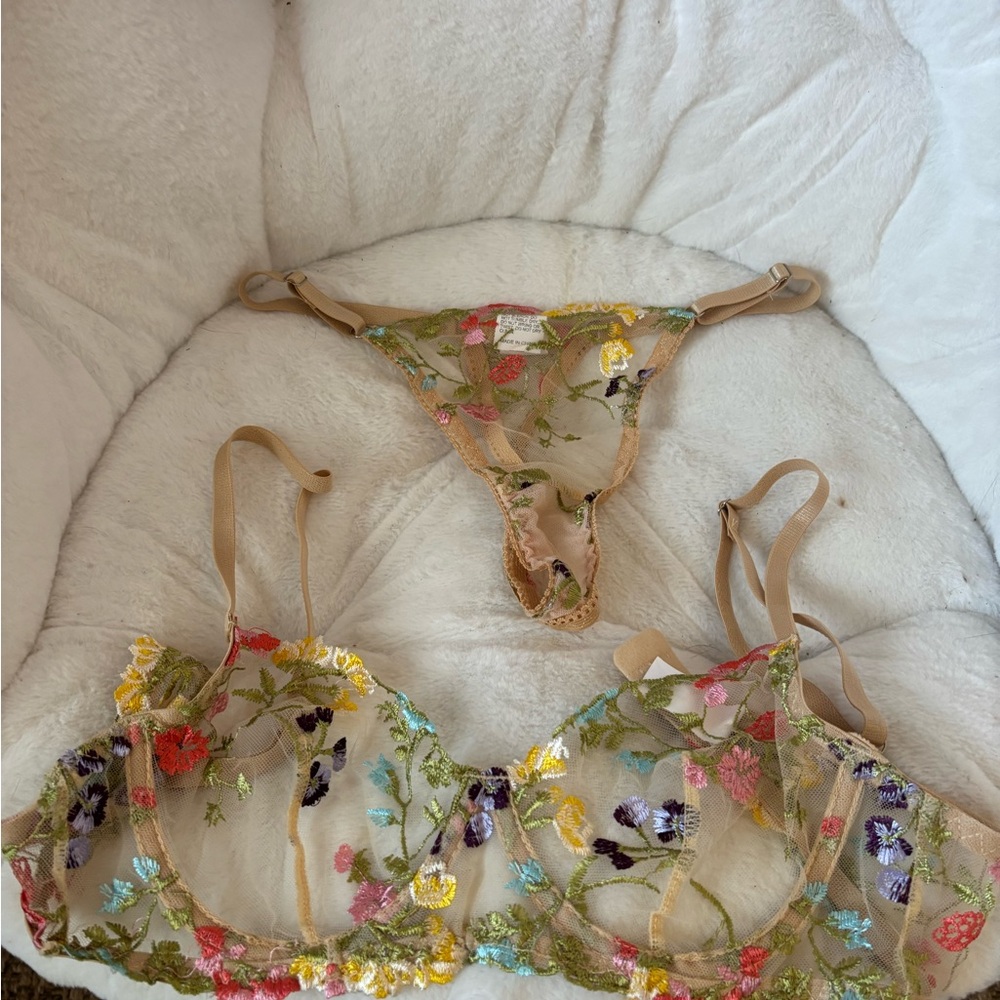 Embroidered Floral Lace Bra Set - Multicolor new without tags